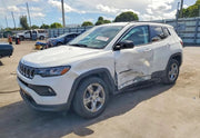 2023 Jeep Compass Latitude thumbnail 2
