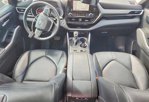 2023 Toyota Highlander XLE Sport Utility 4D vehicle photo 9