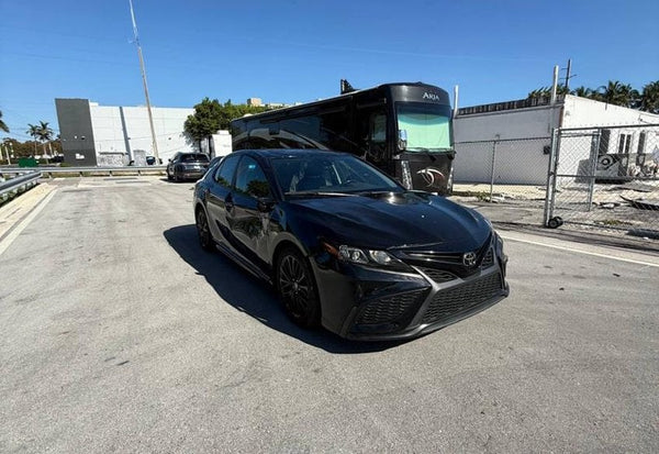 2022 Toyota Camry SE photo 2
