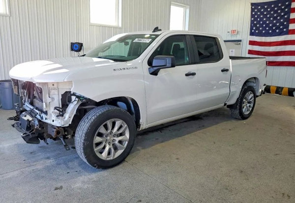 2023 Chevrolet Silverado 1500 Custom photo 2