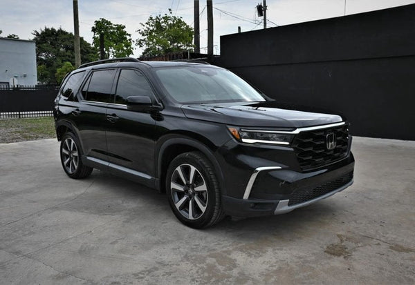 2023 Honda Pilot Touring photo 2