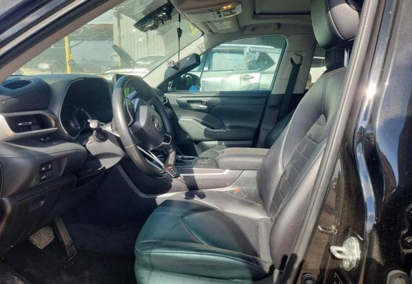 2023 Toyota Highlander XLE Sport Utility 4D vehicle photo 8