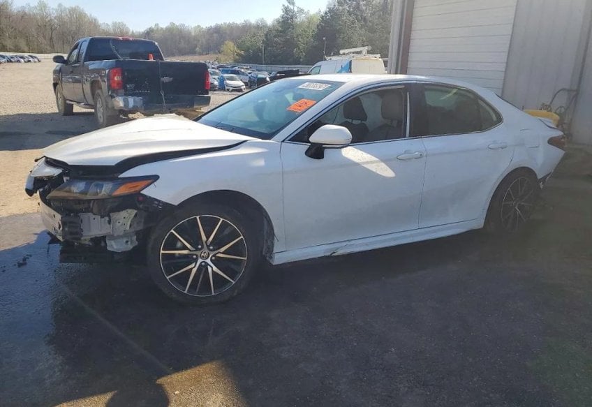 2022 Toyota Camry SE
