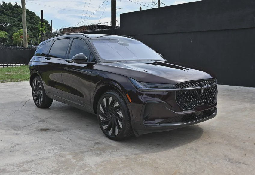 2024 Lincoln Nautilus Reserve main vehicle photo