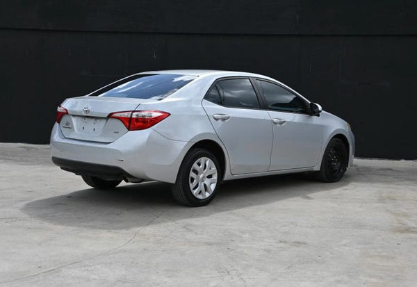2015 Toyota Corolla LE Sedan 4D photo 4