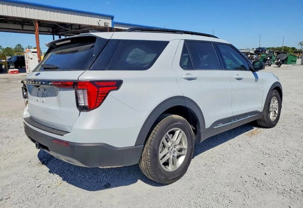 2025 Ford Explorer Active photo 3