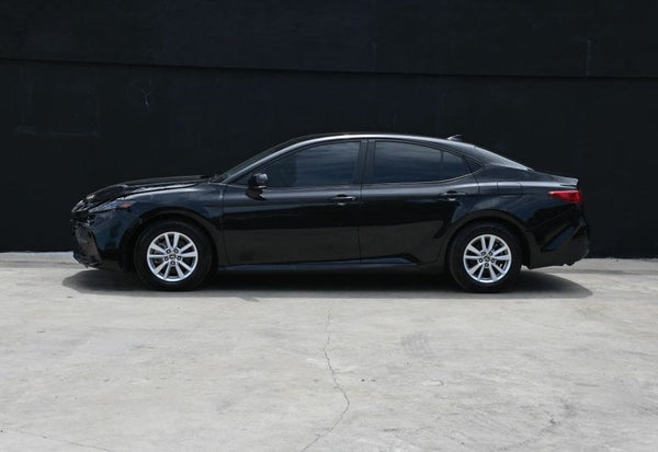 2025 Toyota Camry LE photo 6