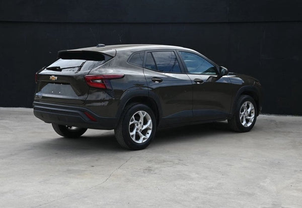 2024 Chevrolet Trax LS photo 3