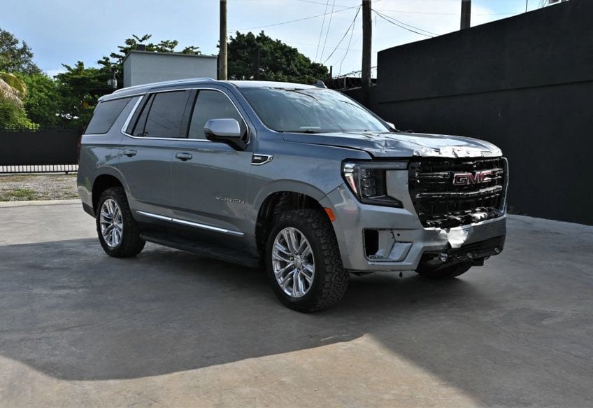2024 GMC Yukon SLT main vehicle photo