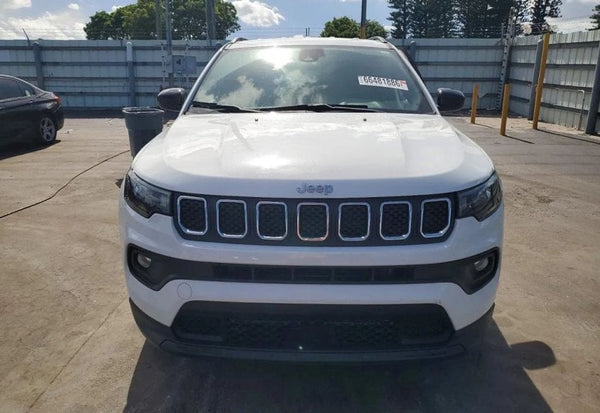 2023 Jeep Compass Latitude vehicle photo 5