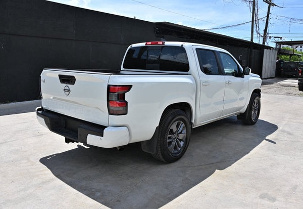 2025 Nissan Frontier Crew Cab SV Pickup 4D 5 ft vehicle photo 3