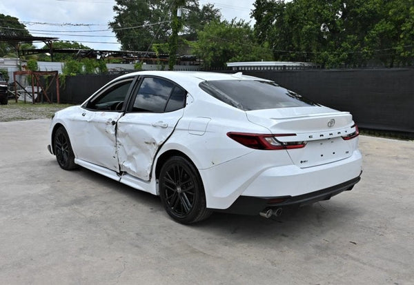 2025 Toyota Camry SE photo 4