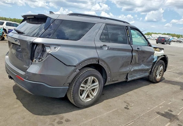 2023 Ford Explorer XLT vehicle photo 4