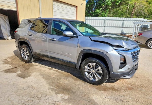 2025 Chevrolet Equinox LT photo 2