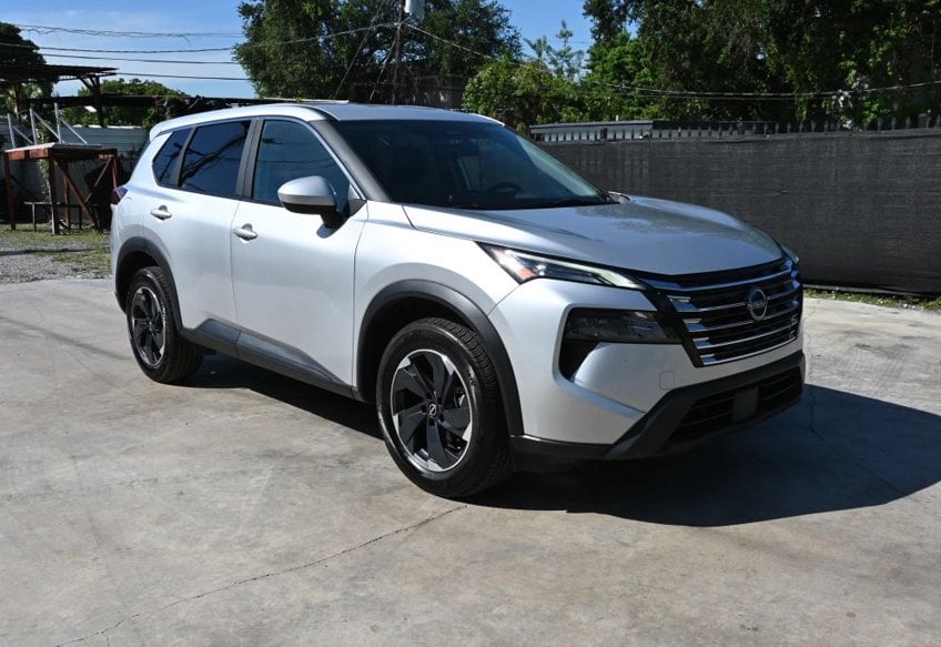 2025 Nissan Rogue SV main vehicle photo