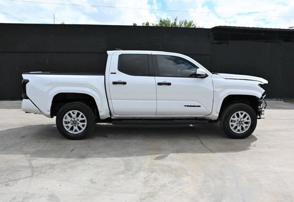 2024 Toyota Tacoma SR5 vehicle photo 6