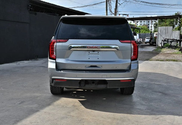 2024 GMC Yukon SLT vehicle photo 7