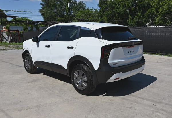 2026 Nissan Kicks S photo 3