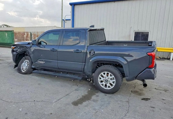 2025 Toyota Tacoma SR5 photo 4