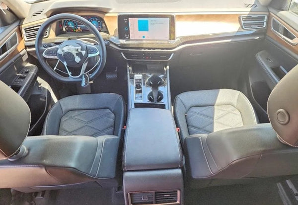 2025 Volkswagen Atlas SE 4Motion vehicle photo 9