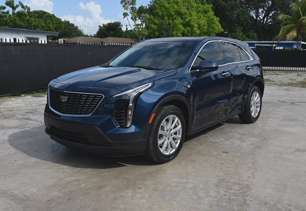 2021 Cadillac XT4 Luxury vehicle photo 2