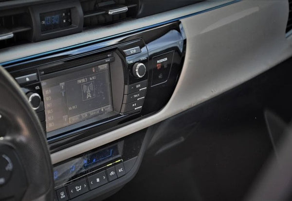 2015 Toyota Corolla LE Sedan 4D photo 10