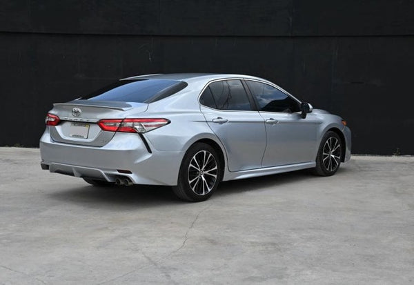 2018 Toyota Camry SE Sedan 4D vehicle photo 4