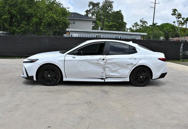 2025 Toyota Camry SE photo 6