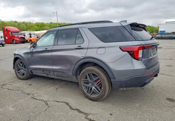 2025 Ford Explorer ST-Line photo 3