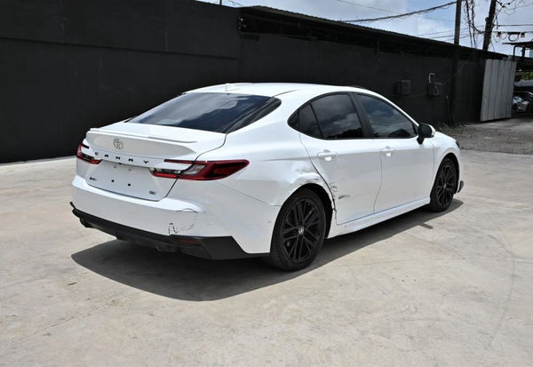 2025 Toyota Camry SE photo 3