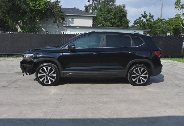 2024 Volkswagen Taos SE vehicle photo 6