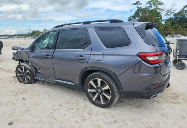 2025 Honda Pilot Touring vehicle photo 4