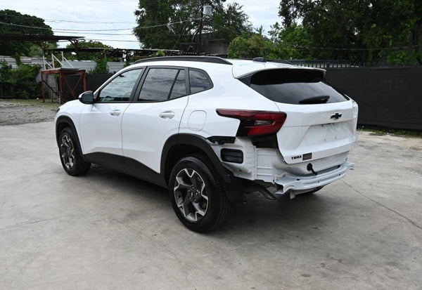 2025 Chevrolet Trax LT vehicle photo 3