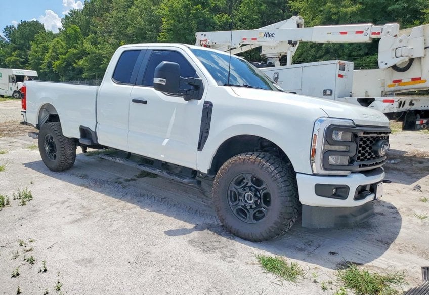 2025 Ford F-350 Super Duty XL main vehicle photo