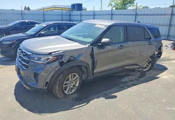 2026 Ford Explorer Active photo 2