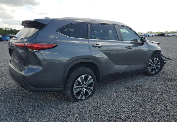 2023 Toyota Highlander XLE photo 1