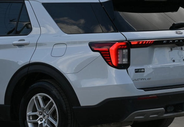 2025 Ford Explorer Active photo 9