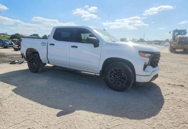 2023 Chevrolet Silverado 1500 Custom photo 2