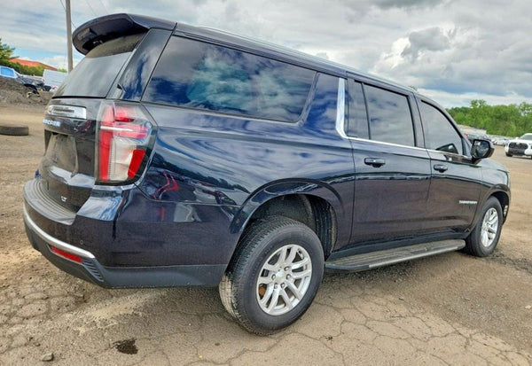 2023 Chevrolet Suburban LT vehicle photo 3