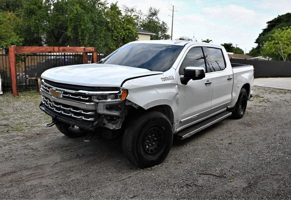 2023 Chevrolet Silverado 1500 High Country vehicle photo 2