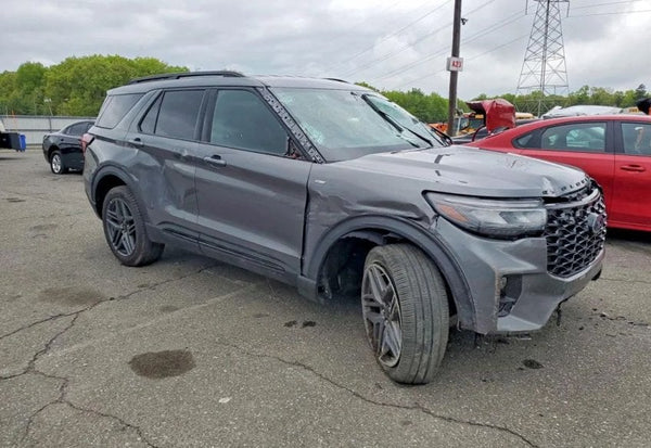 2025 Ford Explorer ST-Line photo 2