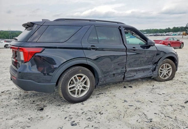 2025 Ford Explorer Active vehicle photo 3