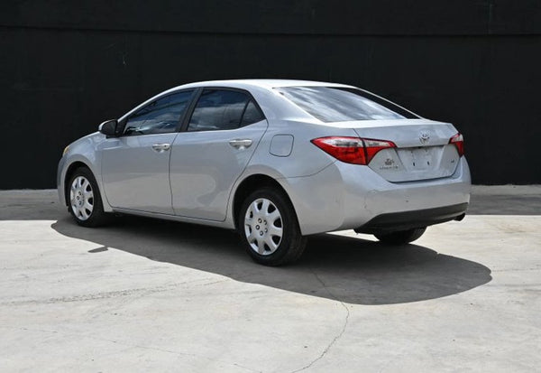 2015 Toyota Corolla LE Sedan 4D photo 6
