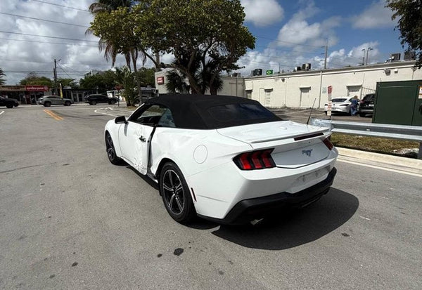 2024 Ford Mustang EcoBoost photo 3