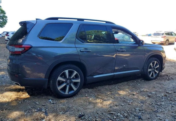 2025 Honda Pilot Touring vehicle photo 3