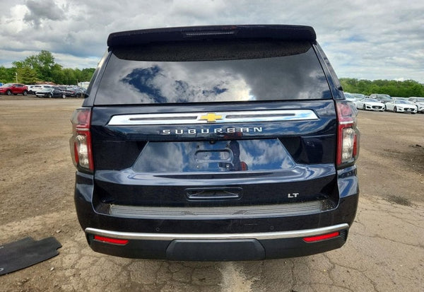 2023 Chevrolet Suburban LT vehicle photo 6