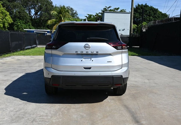 2025 Nissan Rogue SV vehicle photo 8