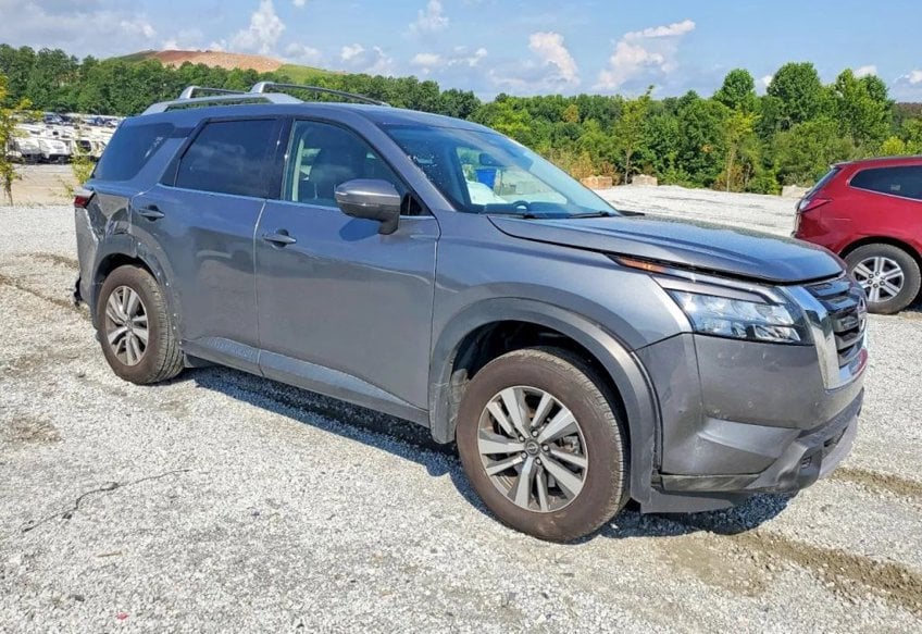 2025 Nissan Pathfinder SL main vehicle photo