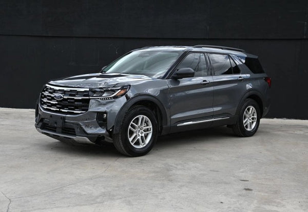 2025 Ford Explorer Active photo 2