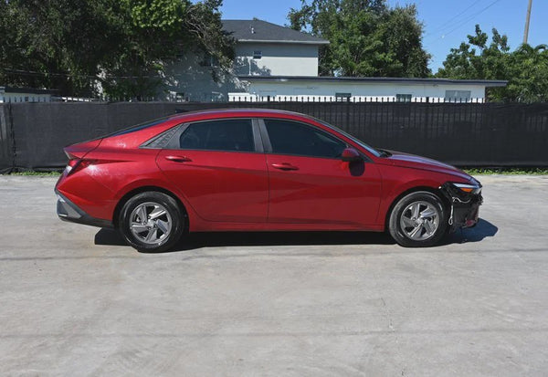 2025 Hyundai ELANTRA SE vehicle photo 7